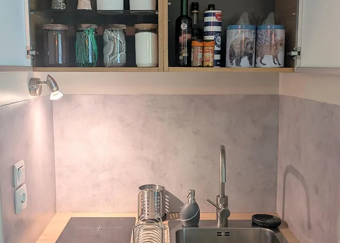 Au Petit Bois شامونكس